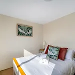 Rosehill Retreat Near Parramatta With Parking