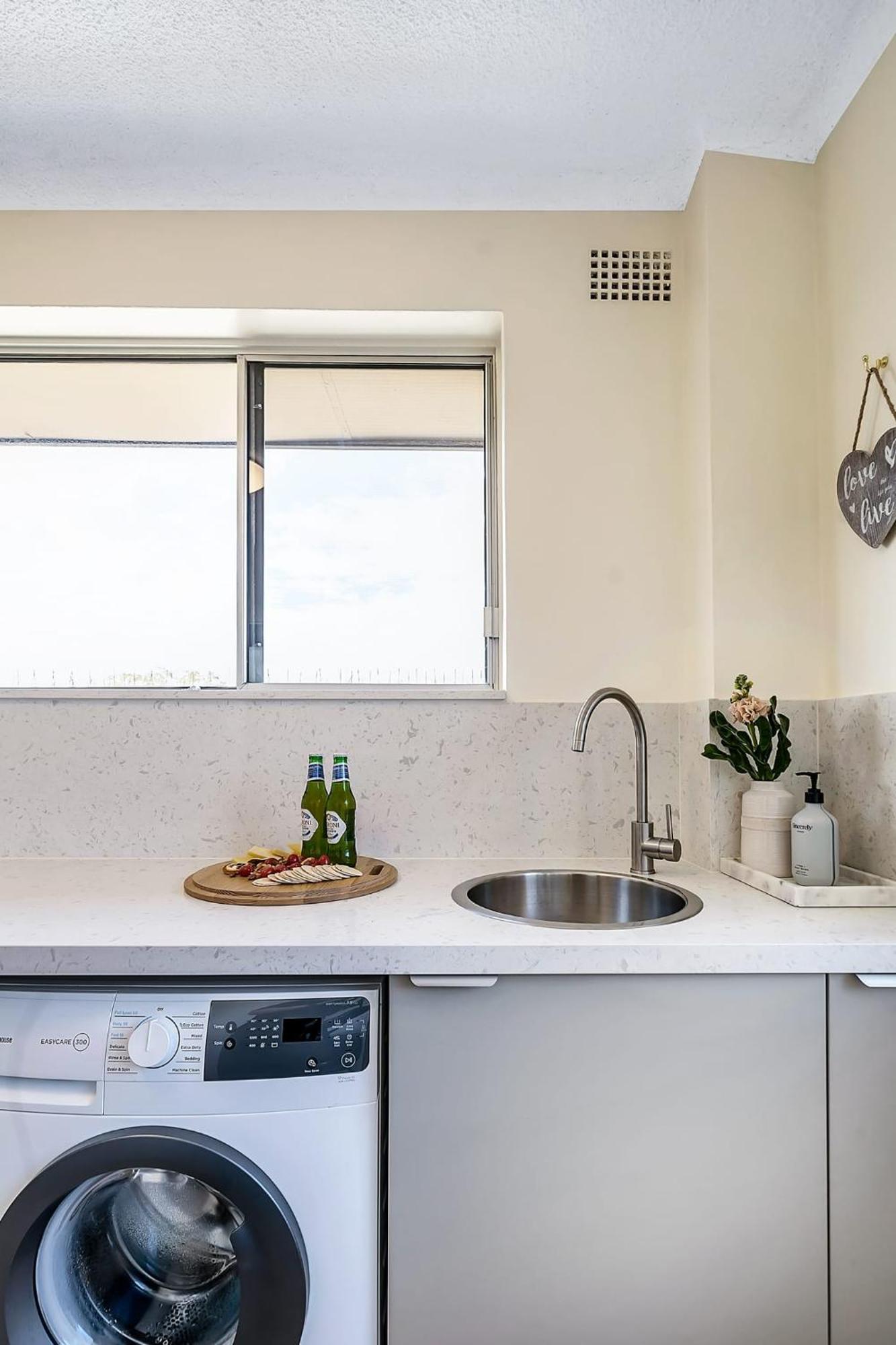 Rosehill Retreat Near Parramatta With Parking Sydney