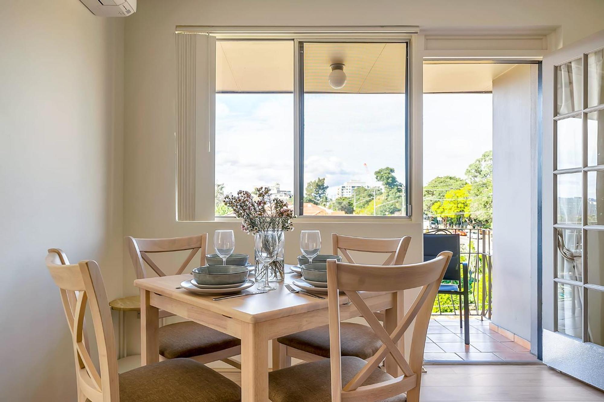 Rosehill Retreat Near Parramatta With Parking Apartment