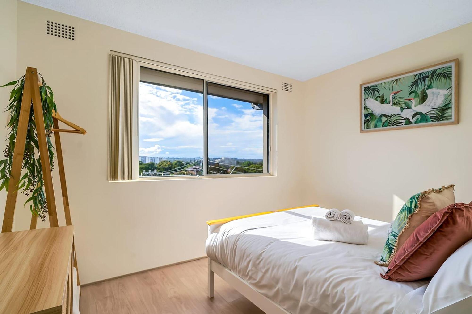 Rosehill Retreat Near Parramatta With Parking Sydney