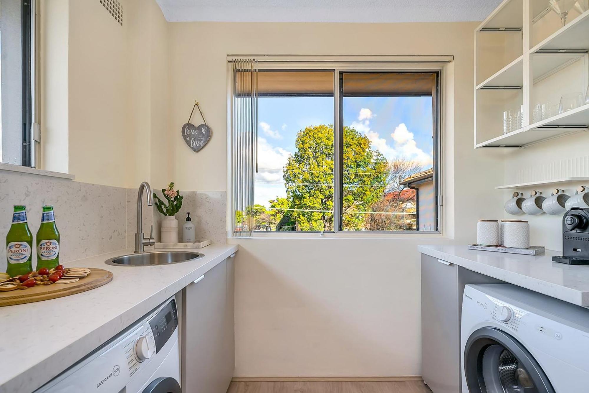 Rosehill Retreat Near Parramatta With Parking Apartment *